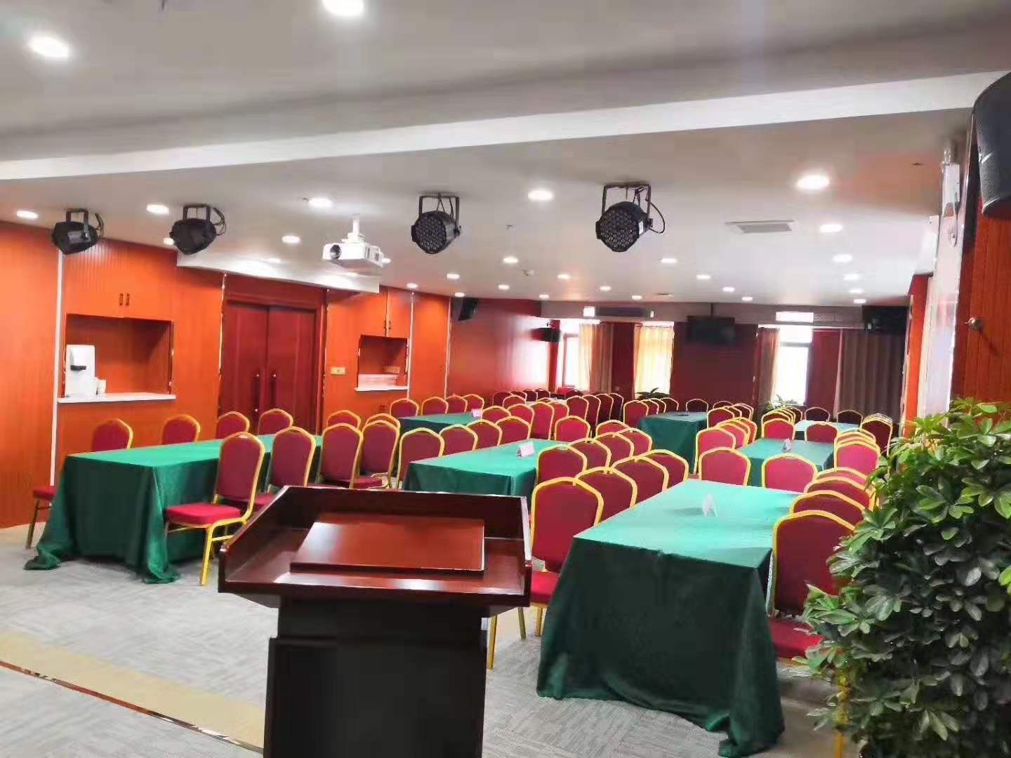 酒店会议室回音大用什么吸音板？